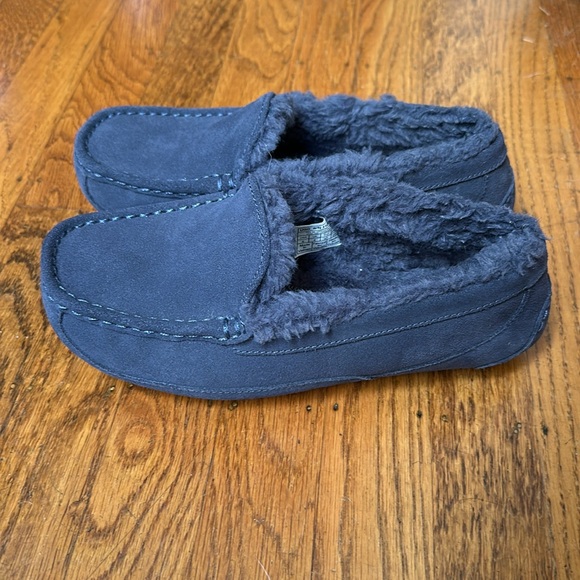 UGG Ascot Moccasins in Deep Ocean - Picture 3 of 7